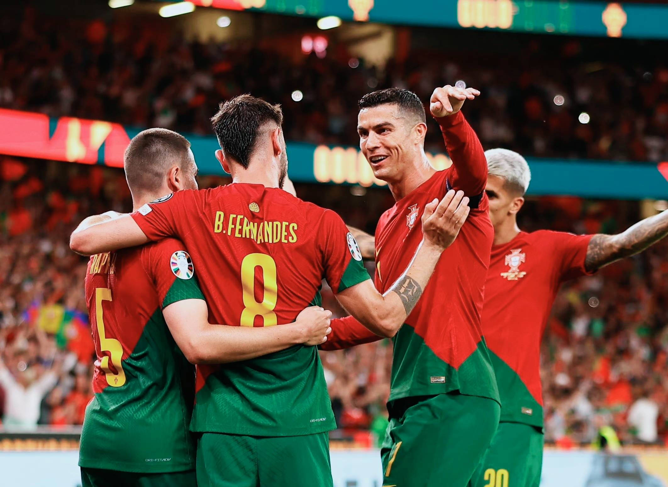 关于C罗在日本队比赛中刷新纪录,大比分获胜引发热议!观众掌声雷动的信息 关于C罗在日本队比赛中刷新纪录,大比分获胜引发热议!观众掌声雷动的信息