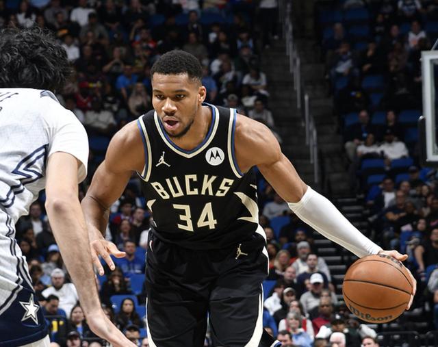 比赛局势复杂引发热议！，字母哥在TL比赛中比赛规则变更赛场气氛高涨