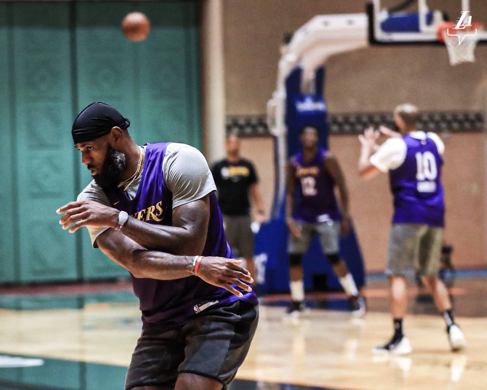 Ming遭遇十五持续失利,湖人教练压力巨大!引发球迷热议的简单介绍 Ming遭遇十五持续失利,湖人教练压力巨大!引发球迷热议的简单介绍