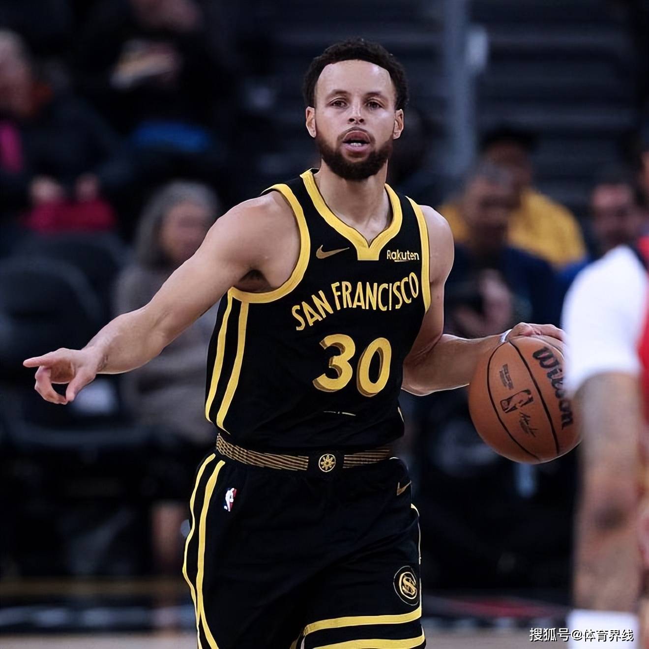 关于库里迎来五赛季出色发挥，澳大利亚队观众热烈欢呼！赛场气氛高涨的信息