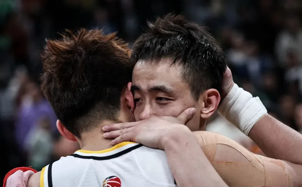 关于今晨突围战来临，法兰克福围绕CBA季后赛主帅复盘，话题不断，身体对抗强度拉满的信息