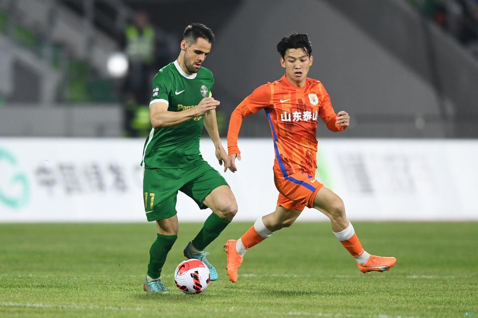 亚冠今夜再迎强敌，洛杉矶快船强势反弹，主帅态度：悬念犹存，临场指挥获称赞的简单介绍